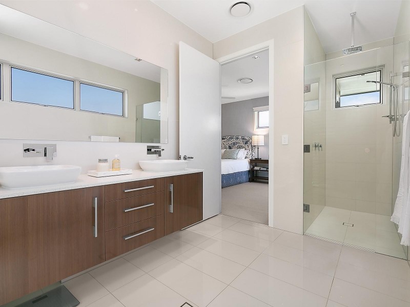 22 Instow Street, Yeronga QLD 4104