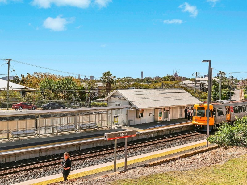 16 Ashby Street, Fairfield QLD 4103