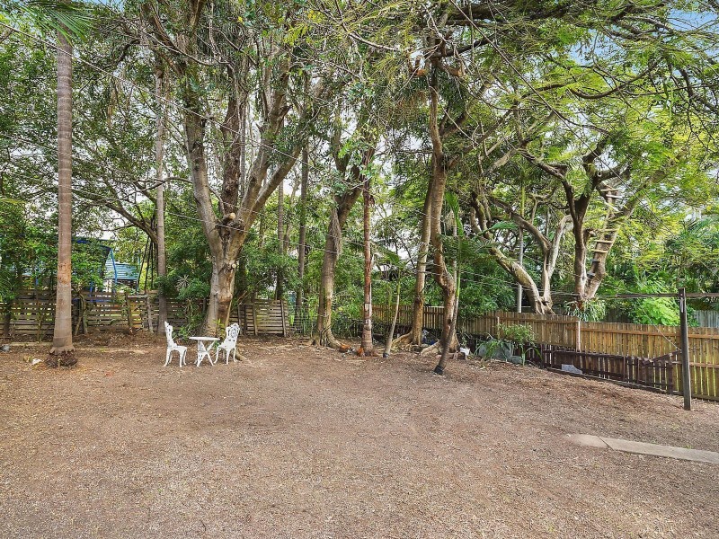 18 Hyde Road, Yeronga QLD 4104