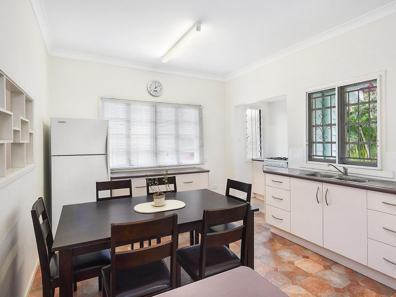 18 Hyde Road, Yeronga QLD 4104