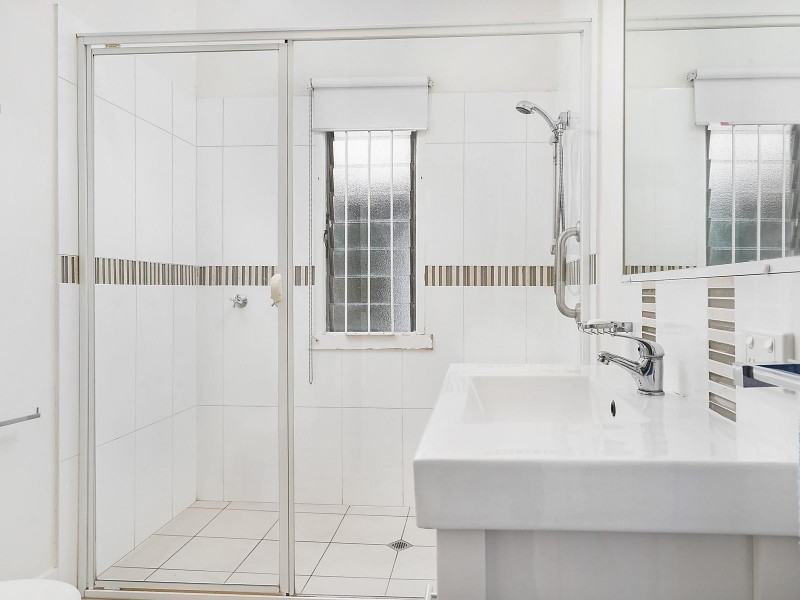 18 Hyde Road, Yeronga QLD 4104