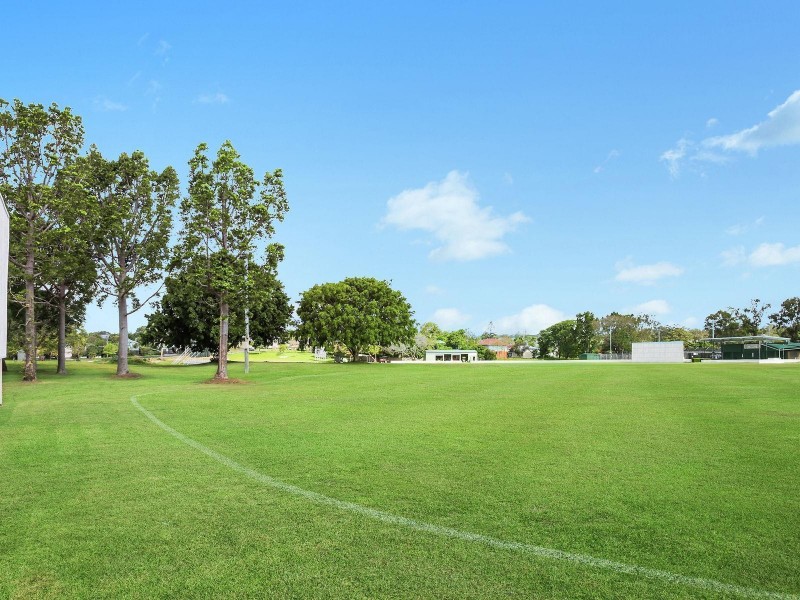 18 Hyde Road, Yeronga QLD 4104