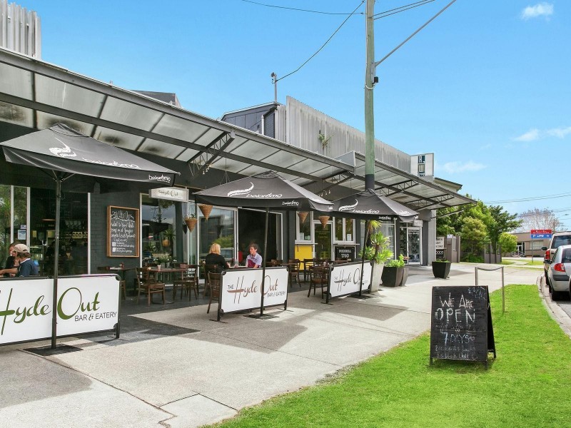 18 Hyde Road, Yeronga QLD 4104