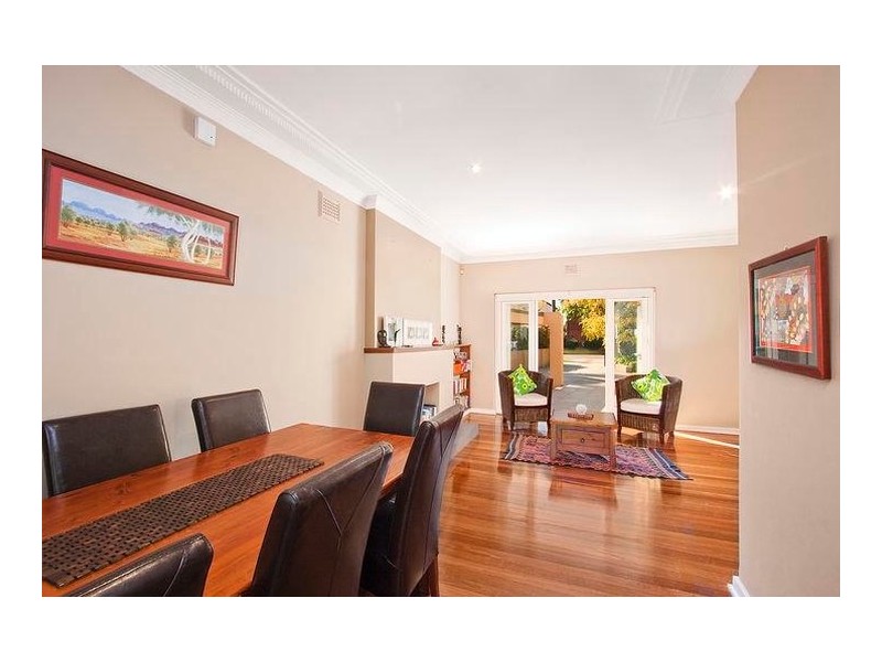 33  Gnarbo Avenue, Carss Park NSW 2221