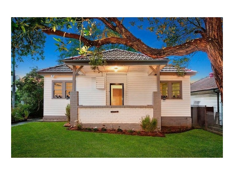 1 Trafalgar Street, Peakhurst NSW 2210