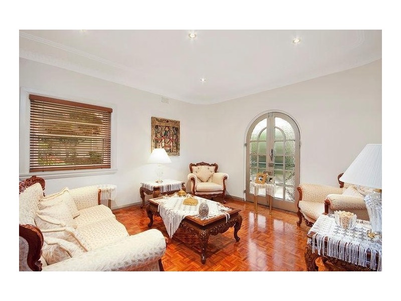 15 Benwerrin Avenue, Carss Park NSW 2221