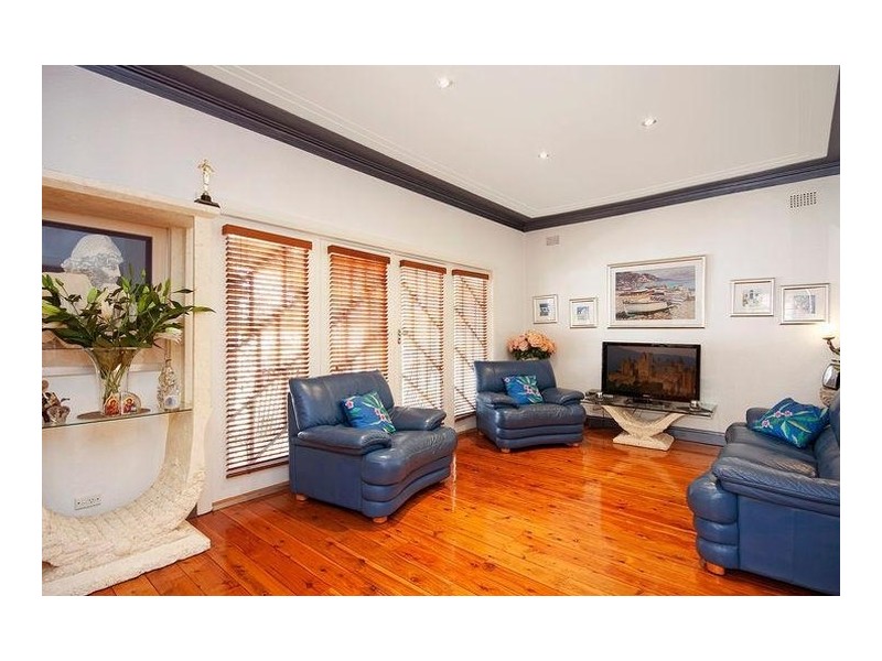 15 Benwerrin Avenue, Carss Park NSW 2221