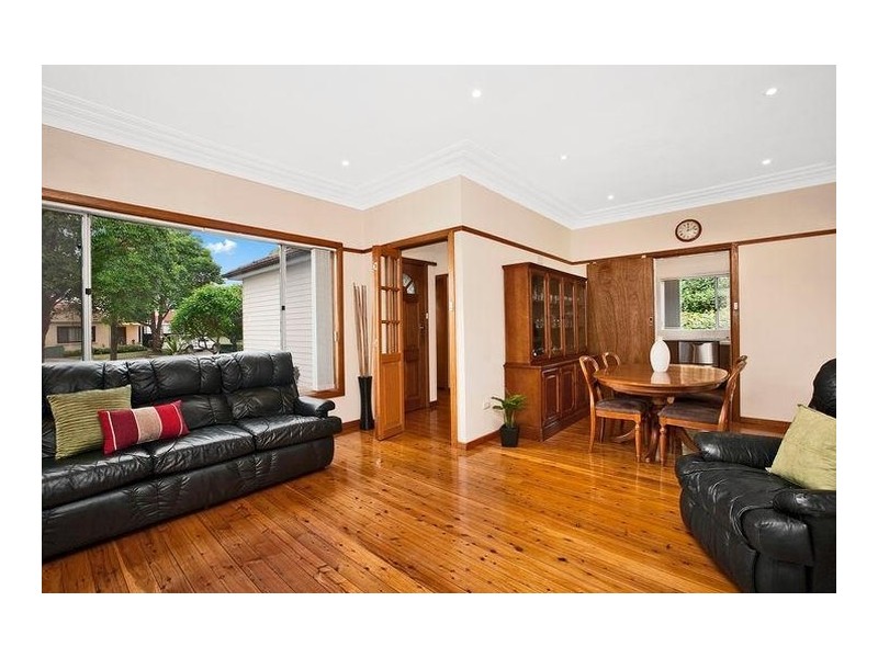 6 Glenella Avenue, Beverly Hills NSW 2209