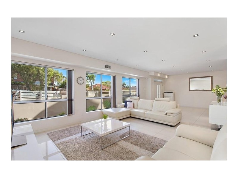 1E Barnards Avenue, Hurstville NSW 2220