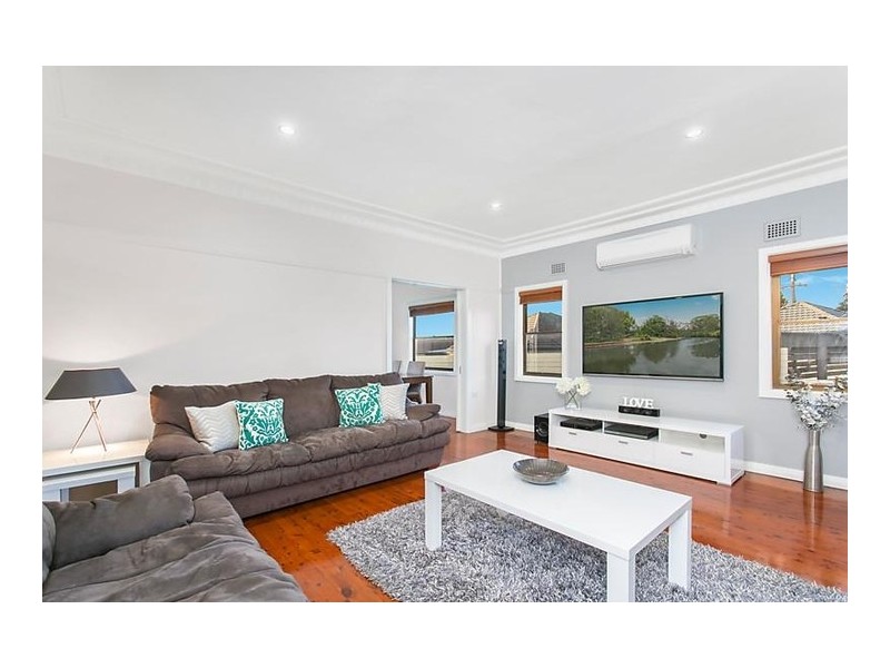 2 Bailey Parade, Peakhurst NSW 2210