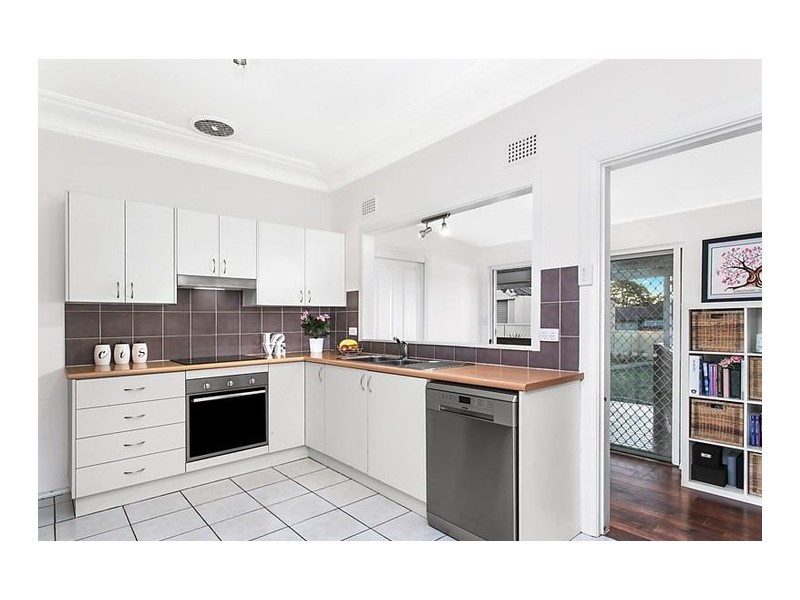 2 Bailey Parade, Peakhurst NSW 2210