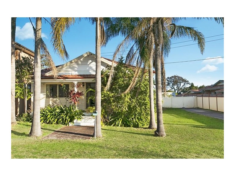 13 Henry Lawson Drive, Peakhurst NSW 2210