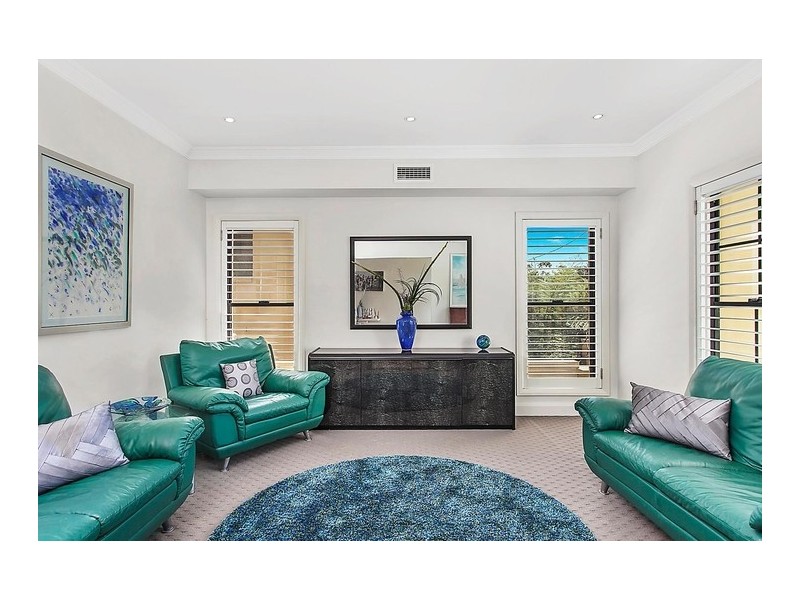 25 Boronia Parade, Lugarno NSW 2210