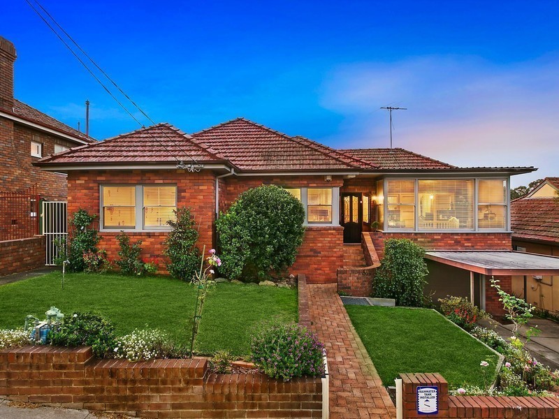 11 Braeside Avenue, Penshurst NSW 2222