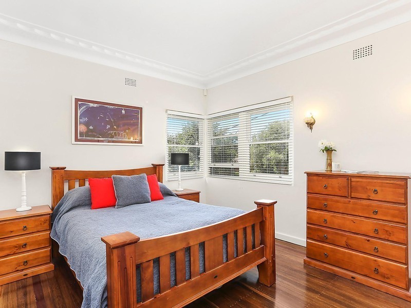 11 Braeside Avenue, Penshurst NSW 2222