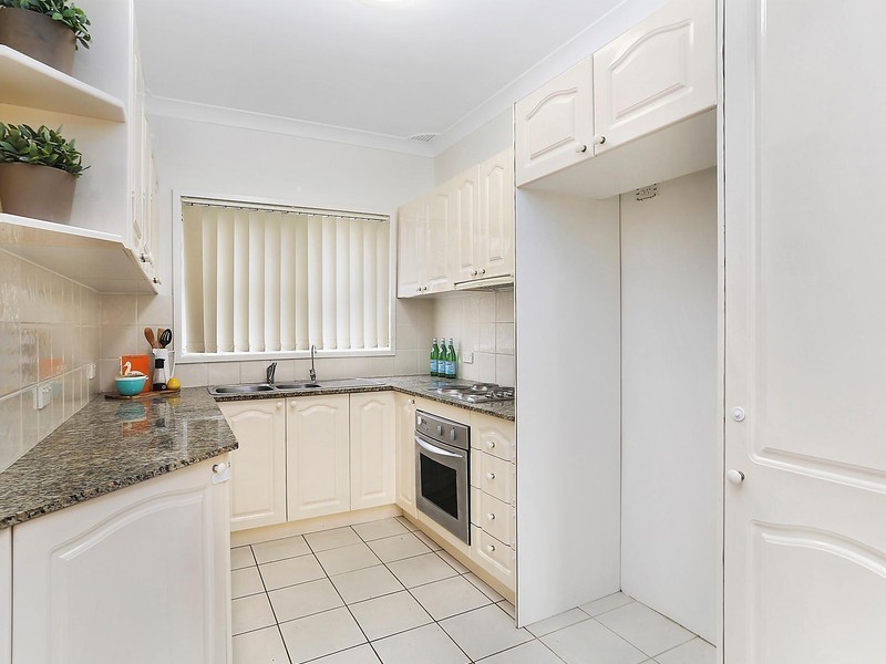 2/17 Nielsen Avenue, Carlton NSW 2218