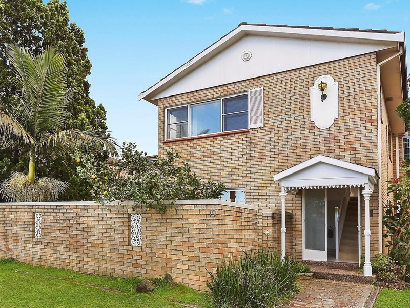 2/17 Nielsen Avenue, Carlton NSW 2218