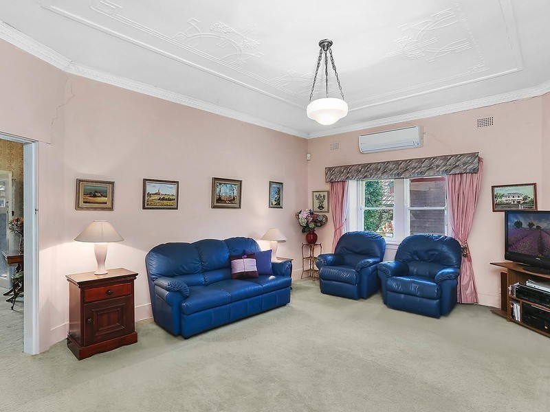 8 Braeside Avenue, Penshurst NSW 2222