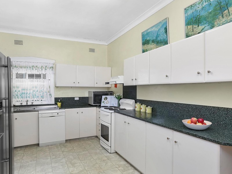8 Braeside Avenue, Penshurst NSW 2222