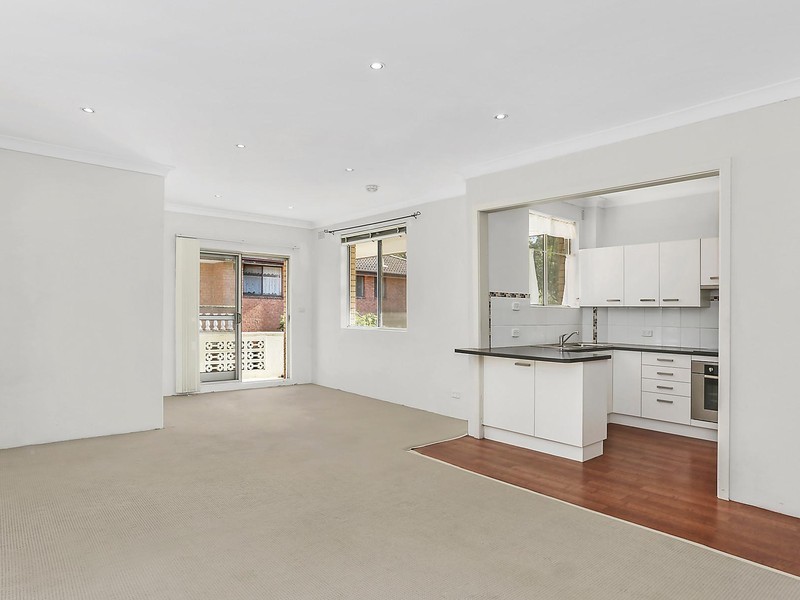 9/52 Hampton Court Road, Carlton NSW 2218