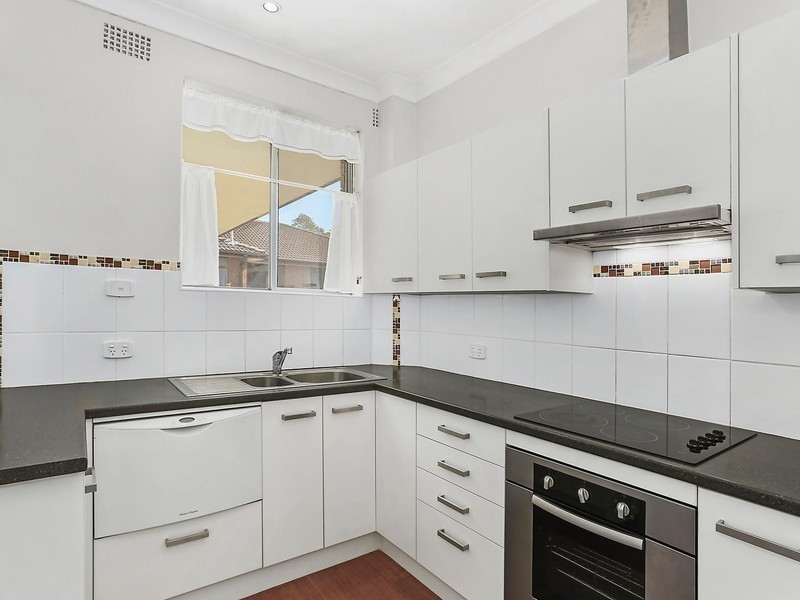 9/52 Hampton Court Road, Carlton NSW 2218