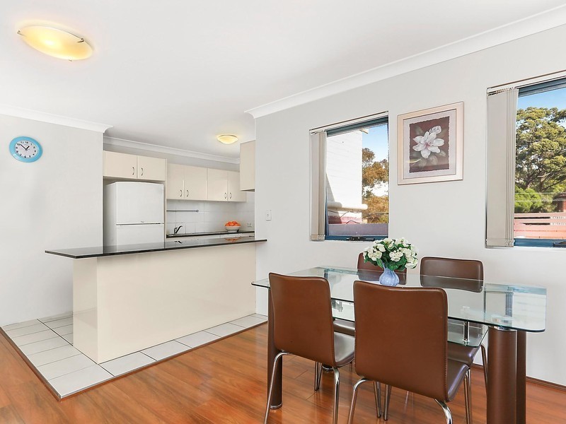 8/52 Woniora Road, Hurstville NSW 2220