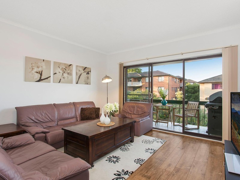 8/13 Winchester Street, Carlton NSW 2218