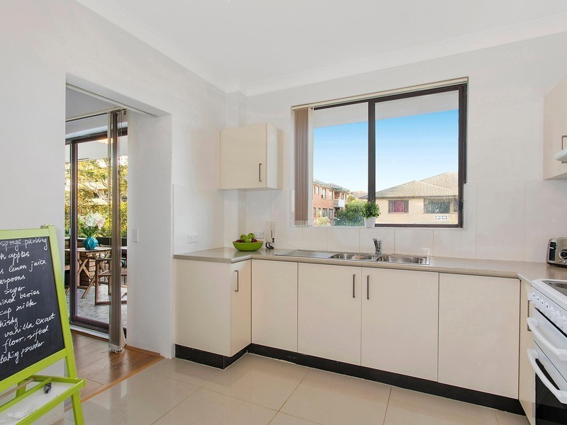 8/13 Winchester Street, Carlton NSW 2218