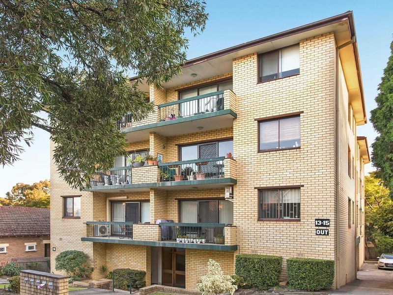 8/13 Winchester Street, Carlton NSW 2218