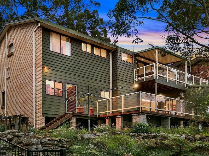 15 Oak Street, Lugarno NSW 2210