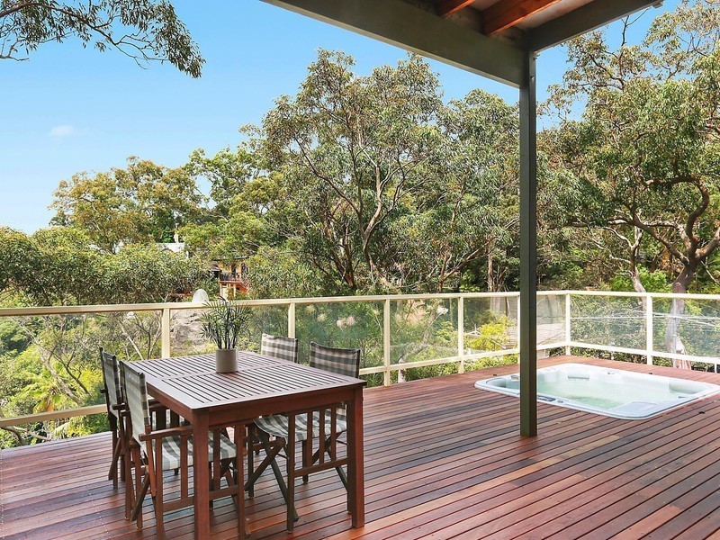 15 Oak Street, Lugarno NSW 2210