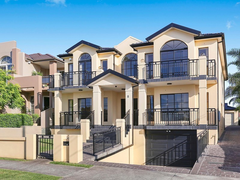 8 Hill Street, Carlton NSW 2218