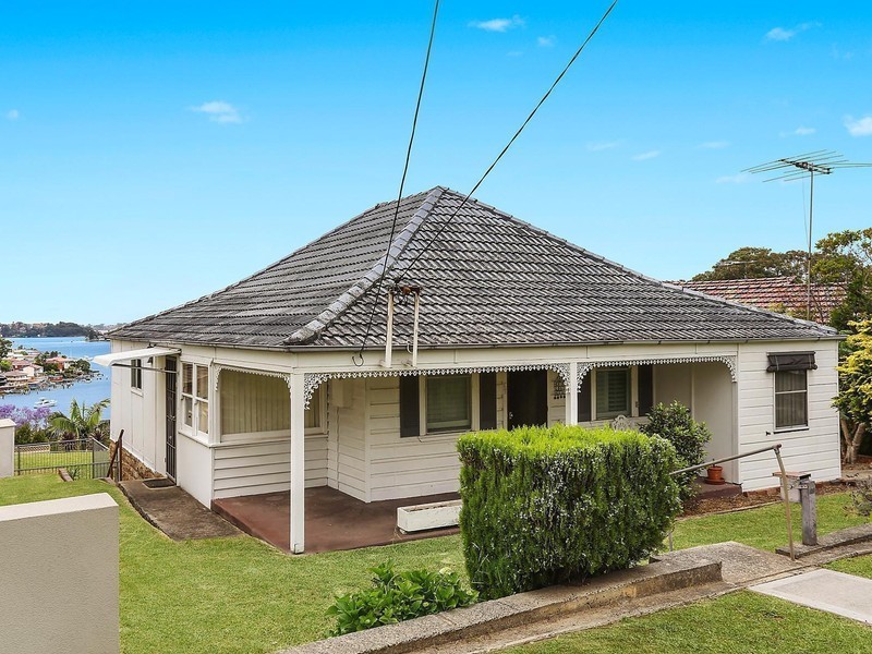 100 Rosa Street, Oatley NSW 2223