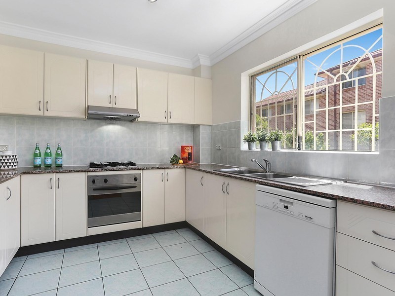 2/9 Wright Street, Hurstville NSW 2220
