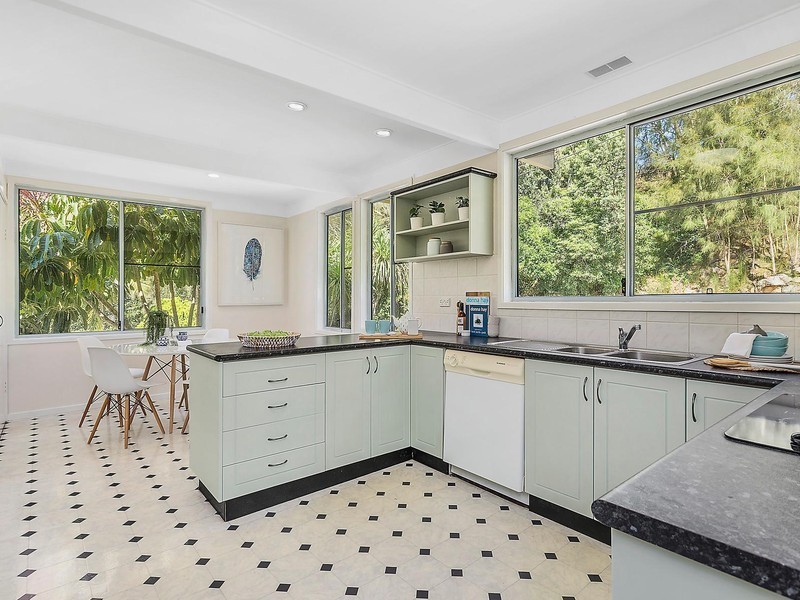 5 Murdock Crescent, Lugarno NSW 2210