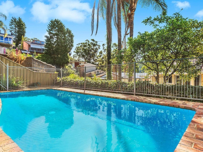 5 Murdock Crescent, Lugarno NSW 2210