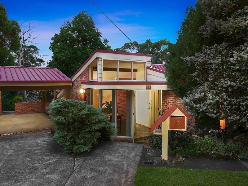 22 Woodcliff Parade, Lugarno NSW 2210