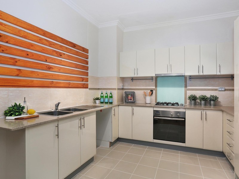 8/74 Woniora Road, Hurstville NSW 2220