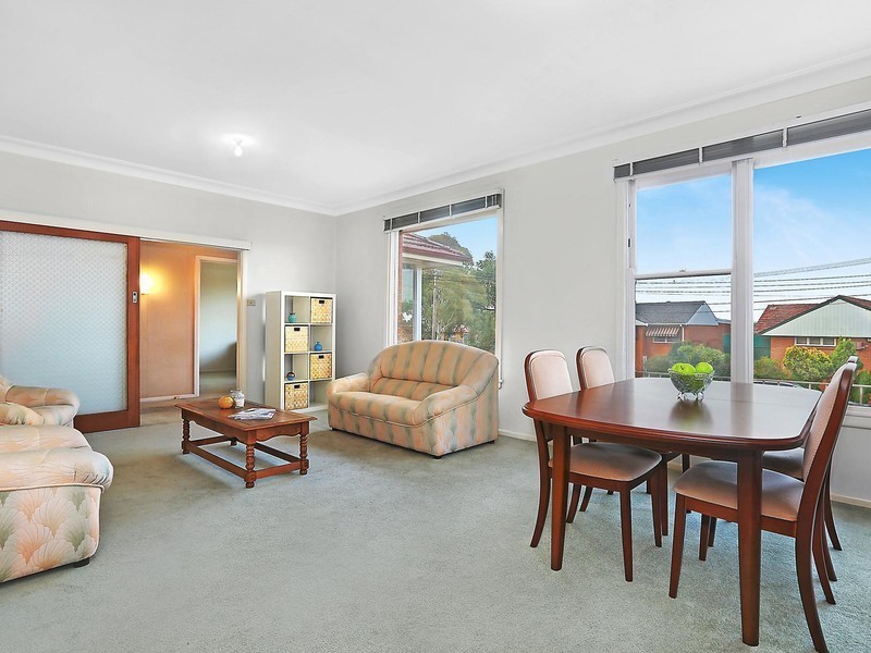 8 Bridgeview Road, Beverly Hills NSW 2209