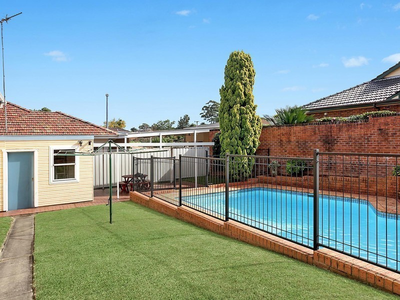 10 Faye Avenue, Blakehurst NSW 2221