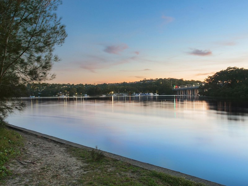 4 Dinjerra Crescent, Oatley NSW 2223