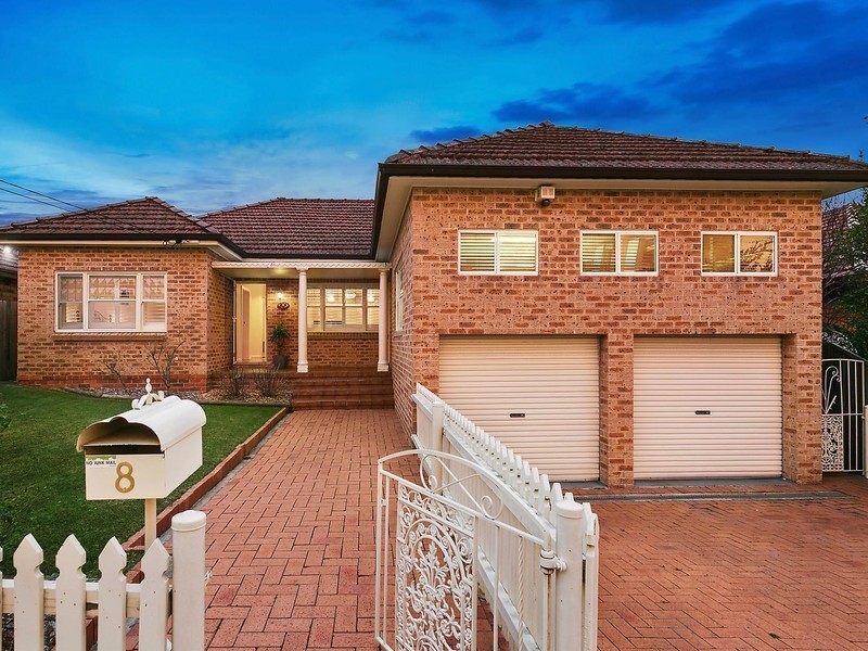 8 Tallawalla Street, Beverly Hills NSW 2209