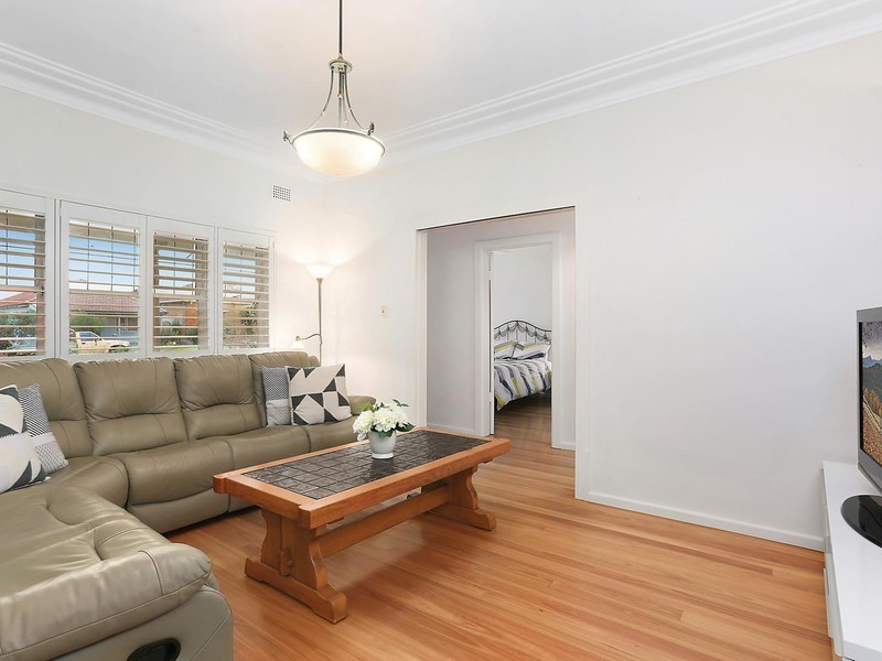 8 Tallawalla Street, Beverly Hills NSW 2209