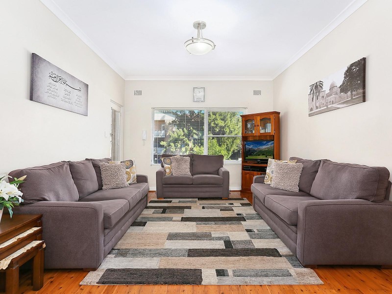 2/2A Winchester Street, Carlton NSW 2218