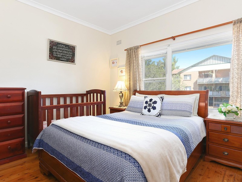 2/2A Winchester Street, Carlton NSW 2218