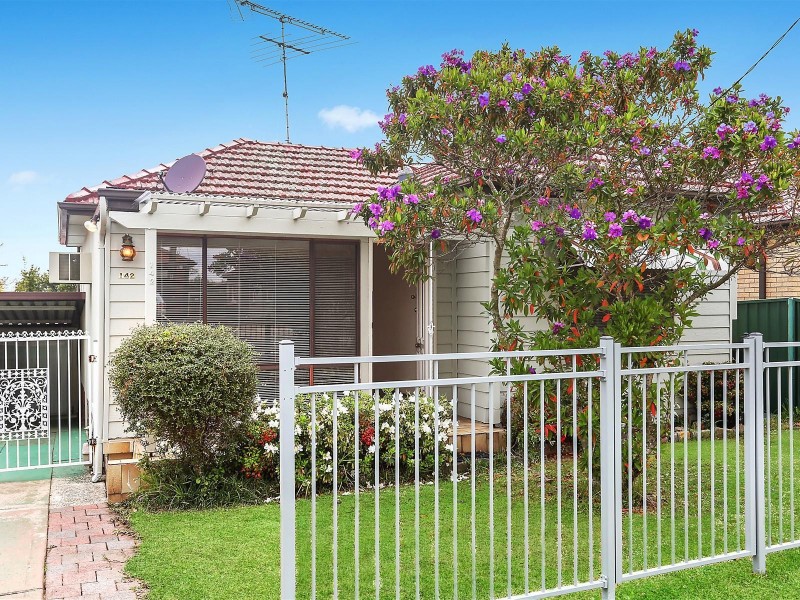 142 Hillcrest Avenue, Hurstville Grove NSW 2220