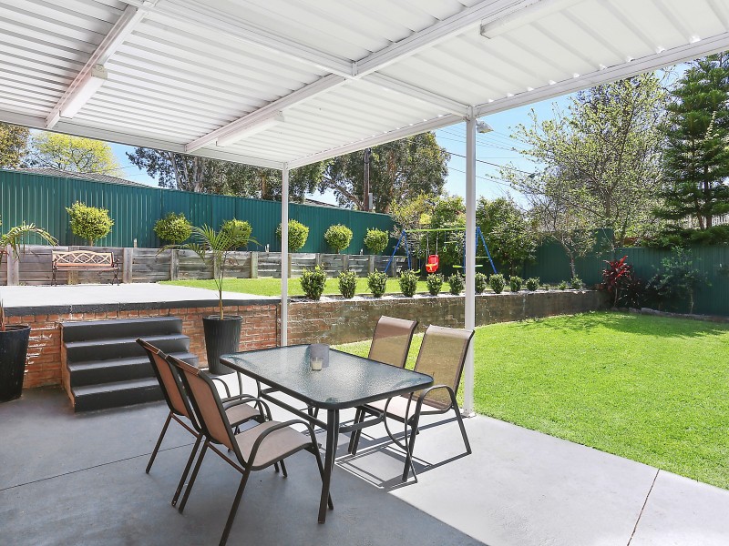 1 Pamela Avenue, Peakhurst Heights NSW 2210