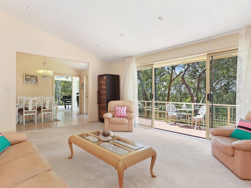 10 Cypress Drive, Lugarno NSW 2210