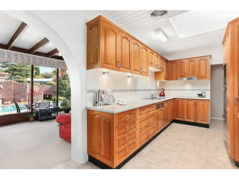 33 Jordan Avenue, Beverly Hills NSW 2209