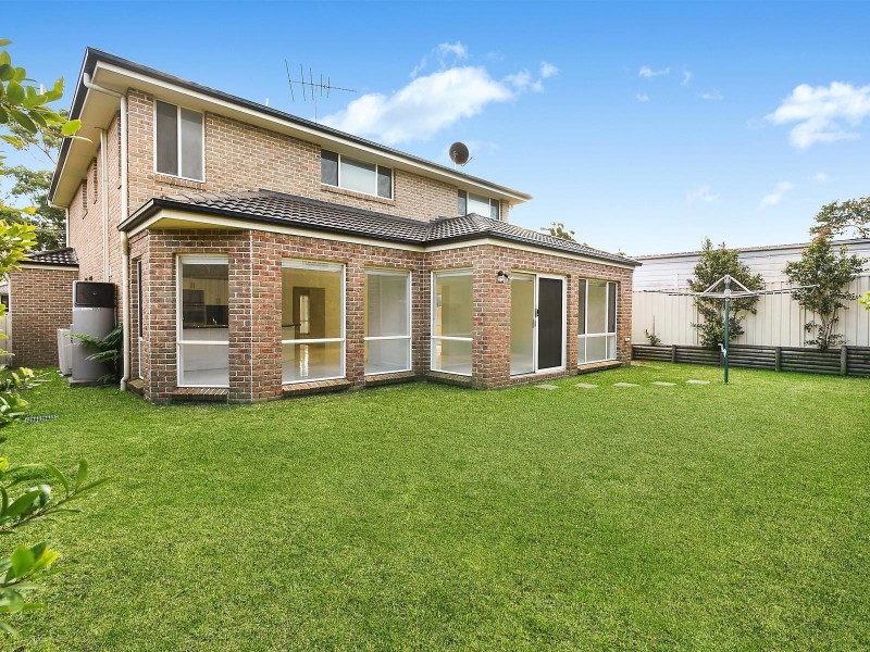 10 Ogilvy Street, Peakhurst NSW 2210